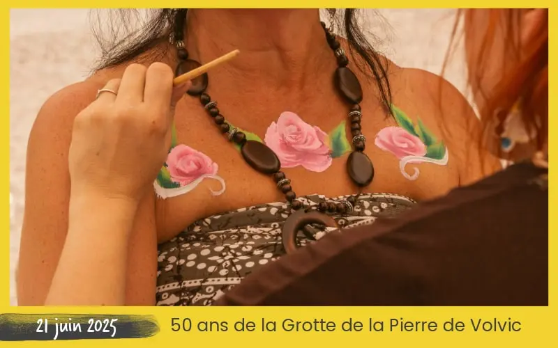 Maquillage par Fanny Bellule, pour petits et grands : motifs floraux sur buste